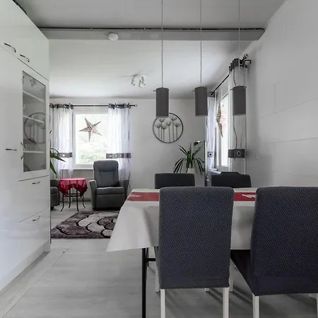 Spacious Lapland Vacation With Private Sauna & Lappish Fire Hut Apartamento