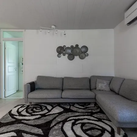Spacious Lapland Vacation With Private Sauna & Lappish Fire Hut Apartamento Rovaniemi